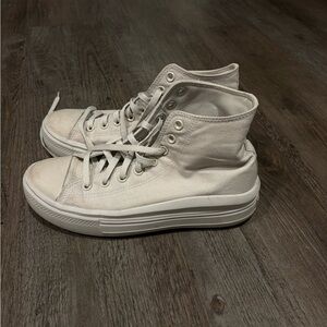 Chuck Taylor All Star Move Platform Women’s Size 10